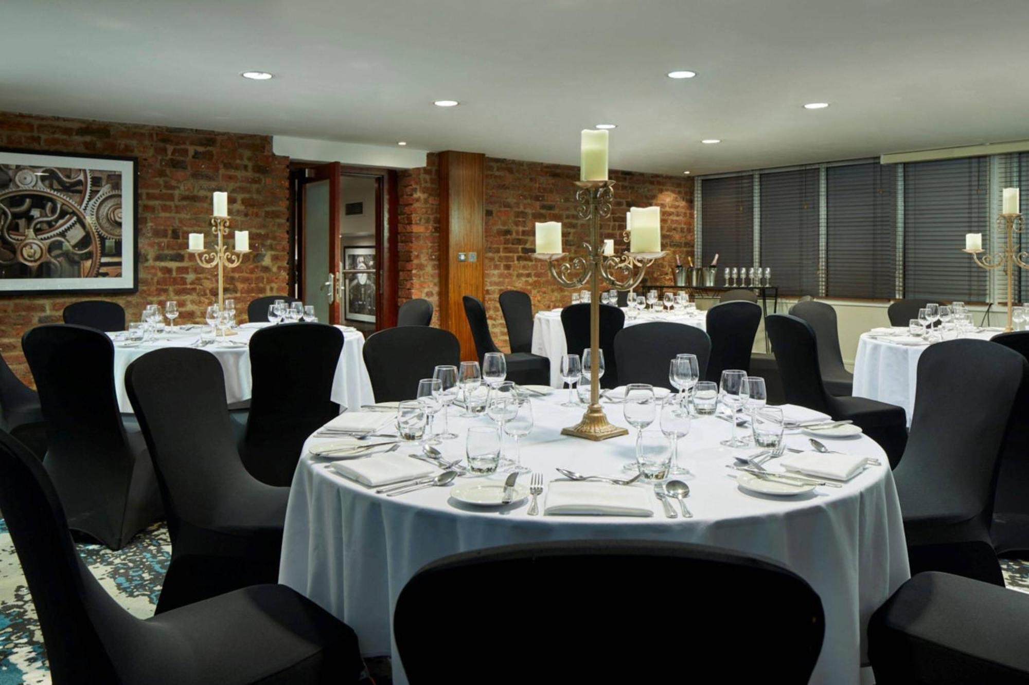 Manchester Marriott Victoria & Albert Hotel מראה חיצוני תמונה