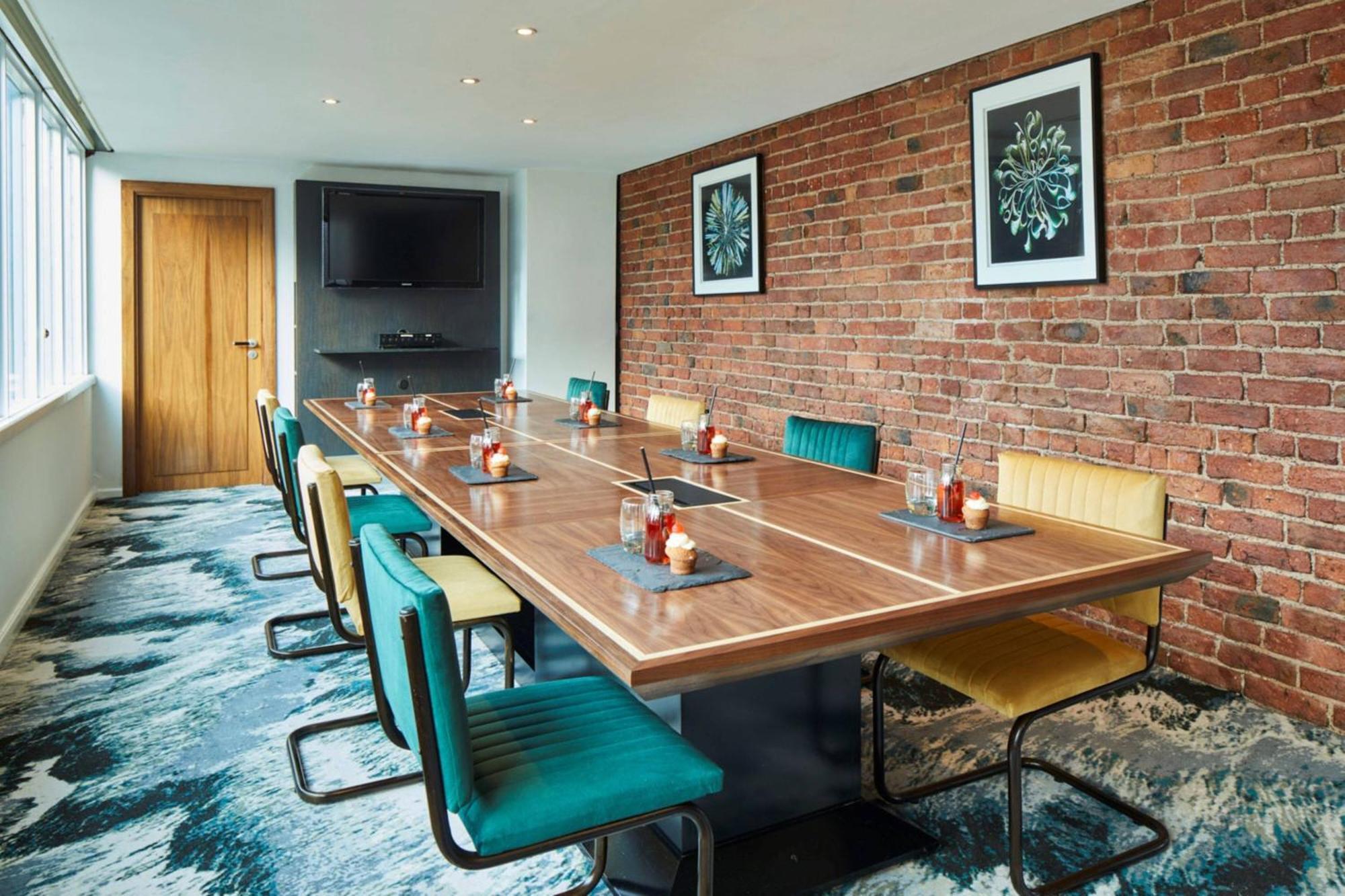 Manchester Marriott Victoria & Albert Hotel מראה חיצוני תמונה
