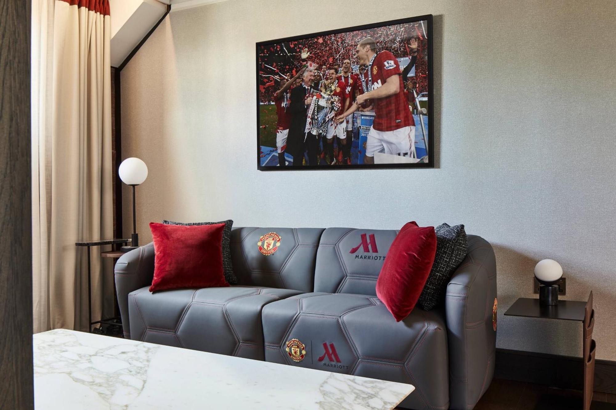 Manchester Marriott Victoria & Albert Hotel מראה חיצוני תמונה